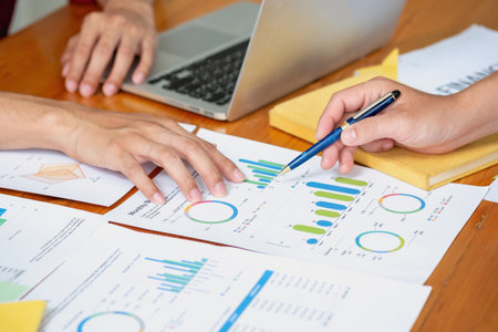 Planning to reduce investment risks, The business team is planning to adjust the marketing strategy to make the company profitable and analyze the investment for customers within the company.の写真素材