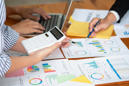 Planning to reduce investment risks, The business team is planning to adjust the marketing strategy to make the company profitable and analyze the investment for customers within the company.の写真素材