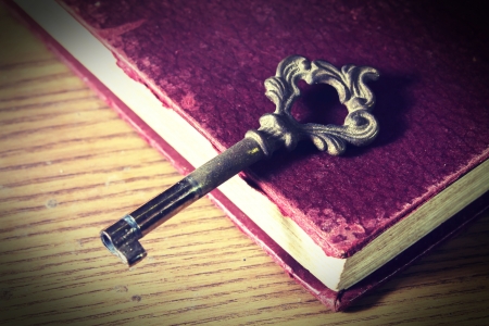 Vintage key on book の写真素材