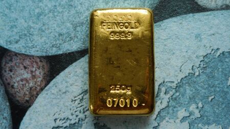 Swiss Bullion Gold Bar 250 Gramm の写真素材