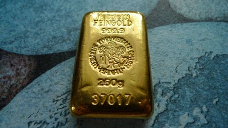 Swiss Bullion Gold Bar 250 Gramm の写真素材