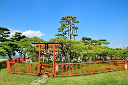 Shrine on the shore of Lake Biwaのeditorial素材