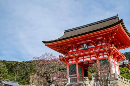 Niomon gate of Kiyomizu-dera Temple in Kyotoのeditorial素材