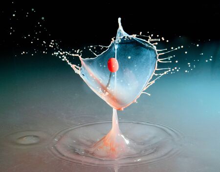 Falling drops of water. Splash effect after collision a falling drops with water Surfaceの写真素材