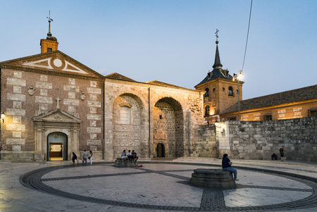 Alcala de Henares, Madrid, Spain. September 8, 2017; Night photo of the square called "Rodriguez marin" in the center of the town and facade of the lamada "del oidor" chapel.のeditorial素材