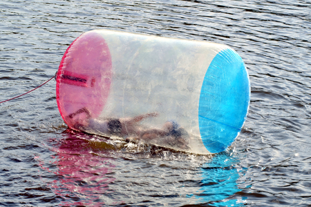 Mobile fun attraction on the water