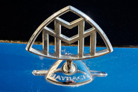 uzhgorod, ukraine - 31 oct 2021: maybach mascot shining on the black hood. outdoor close upのeditorial素材
