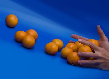 Rolling mandarinesの写真素材