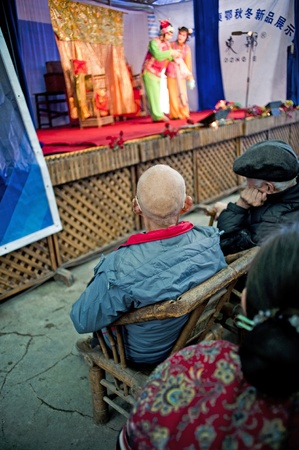 CHENGDU, CHINA-MARCH 12, 2011: Unknown audience in a show for the Sichuan opera on March 12, 2011, in Chengdu, China.  Sichuan opera is a Chinese folk tradition that originated in China around 1700.のeditorial素材