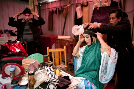 CHENGDU, CHINA-MARCH 12, 2011: Unidentified actor prepares backstage for the
Sichuan opera on March 12, 2011, in Chengdu, China.  Sichuan opera is a
Chinese folk tradition that originated in China around 1700.のeditorial素材