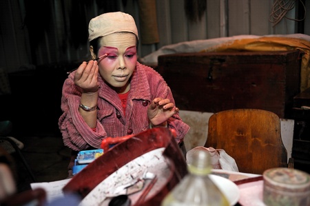 CHENGDU, CHINA-DECEMBER 11, 2011: Unidentified actor prepares backstage for the Sichuan opera on DECEMBER 11, 2011, in Chengdu, China.  Sichuan opera is a Chinese folk tradition that originated in China around 1700.のeditorial素材