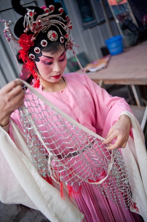 CHENGDU, CHINA-MARCH 12: Unnamed actor in the performance for the Sichuan opera on March 12, 2011,  Chengdu, it is a Chinese folk tradition that originated in China around 1700.のeditorial素材