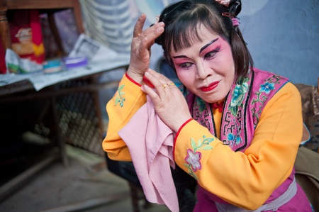 CHENGDU, CHINA-MARCH 12: Unnamed actor in the performance for the Sichuan opera on March 12, 2011,  Chengdu, it is a Chinese folk tradition that originated in China around 1700.のeditorial素材