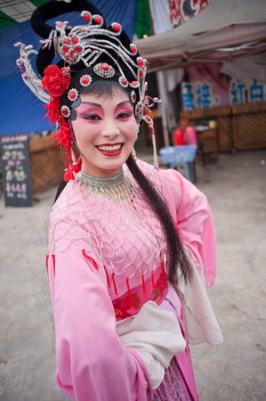 CHENGDU, CHINA-MARCH 12: Unnamed actor in the performance for the Sichuan opera on March 12, 2011,  Chengdu, it is a Chinese folk tradition that originated in China around 1700.のeditorial素材