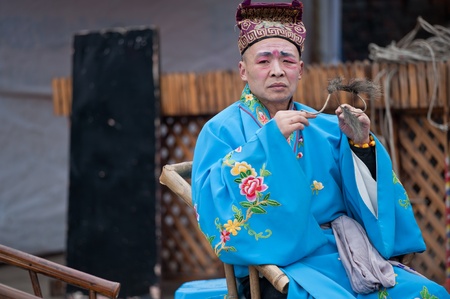 CHENGDU, CHINA-MARCH 12: Unnamed actor in the performance for the Sichuan opera on March 12, 2011,  Chengdu, it is a Chinese folk tradition that originated in China around 1700.のeditorial素材