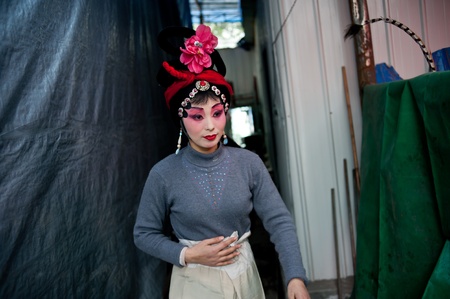 CHENGDU, CHINA-MARCH 12: unknown actors in the performing for the Sichuan opera on March 12, 2011,  Chengdu, it is a Chinese folk tradition that originated in China around 1700.のeditorial素材