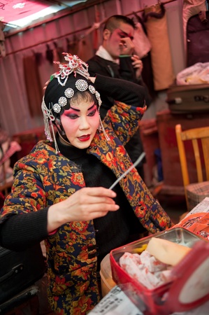 CHENGDU, CHINA-MARCH 27: Unnamed actor in the performance for the Sichuan opera on March 27, 2011,  Chengdu, it is a Chinese folk tradition that originated in China around 1700.のeditorial素材