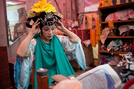 CHENGDU, CHINA-MARCH 27: Unnamed actor in the performance for the Sichuan opera on March 27, 2011,  Chengdu, it is a Chinese folk tradition that originated in China around 1700.のeditorial素材