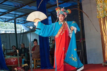 CHENGDU, CHINA-MARCH 12: unknown actors in the performing for the Sichuan opera on March 12, 2011,  Chengdu, it is a Chinese folk tradition that originated in China around 1700.のeditorial素材