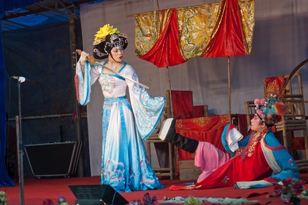 CHENGDU, CHINA-MARCH 12: unknown actors in the performing for the Sichuan opera on March 12, 2011,  Chengdu, it is a Chinese folk tradition that originated in China around 1700.のeditorial素材