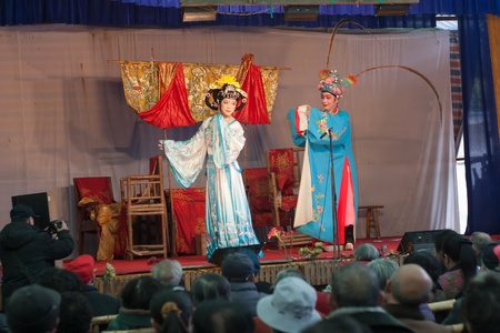 CHENGDU, CHINA-MARCH 12: unknown actors in the performing for the Sichuan opera on March 12, 2011,  Chengdu, it is a Chinese folk tradition that originated in China around 1700.のeditorial素材