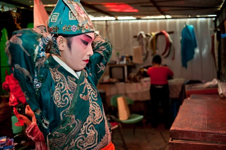 CHENGDU, CHINA-DECEMBER 11: Unnamed actor in the performance for the Sichuan opera on December 11, 2011,  Chengdu, it is a Chinese folk tradition that originated in China around 1700.のeditorial素材