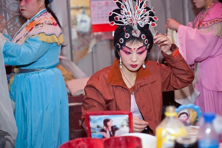 CHENGDU, CHINA-DECEMBER 11: Unnamed actor in the performance for the
Sichuan opera on December 11, 2011,  Chengdu, it is a
Chinese folk tradition that originated in China around 1700.のeditorial素材