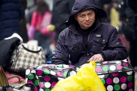 CHENGDU, CHINA -JANUARY 29: The unnamed man to leave the city to go home, Chengdu, January 29, 2011, Chinese New Year, the Chengdu Railway daily delivery of 200 000 peopleのeditorial素材