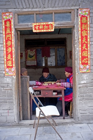 SICHUAN,CHINA-FEBRUARY 17:The unnamed elderly at home playing cards, due to urban renewal, many people lose arable land, lost their jobs,February 17, 2011,sichuanï¼chinaのeditorial素材