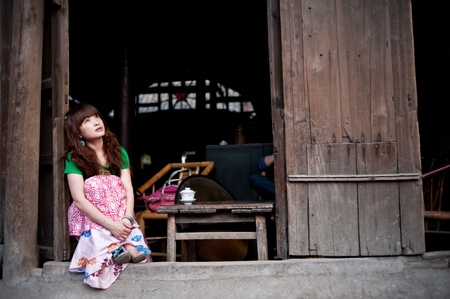 SICHUAN,CHINA-APRIL 24,2011ï¼The unnamed woman in the tea, this tea house in Chengdu, a 200-year history, April 24, 2011, Chengdu, Chinaのeditorial素材