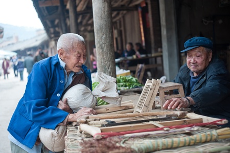 SICHUAN,CHINA-APRIL 4,2010ï¼Unknown elderly people in the business meetings, returning farmland to forests, local people and loss of arable land, diverted business, Sichuan, China, April 2010, No. 4.のeditorial素材