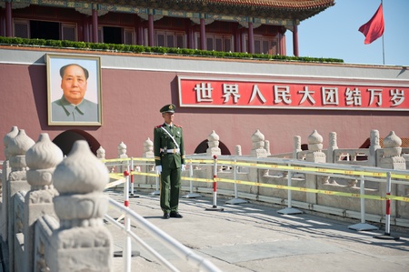 BEIJING,CHINA-April 16,, 2012: Don't know the name of the soldiers in the tiananmen gate before on guard . April 16, 2012 in Beijing's tiananmen square shoot,のeditorial素材