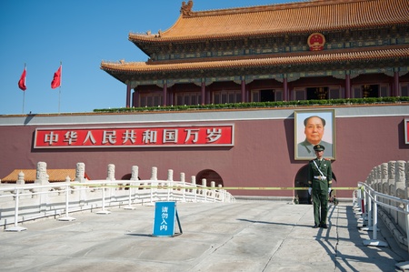 BEIJING,CHINA-April 16, 2012: Don't know name soldiers, in the tiananmen gate before on guard . April 16, 2012 in Beijing's tiananmen square shoot,のeditorial素材