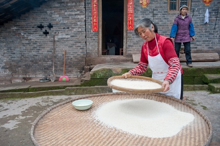 Sichuan, China -22 January, 2012, an unknown woman, at home to prepare festive food, Sichuan, China, 2012 January 22,のeditorial素材