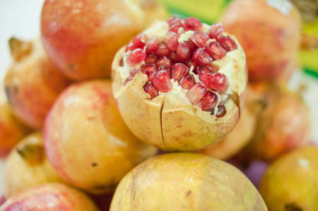Poke pomegranate