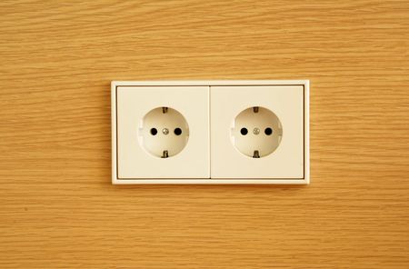 Double wall outlet