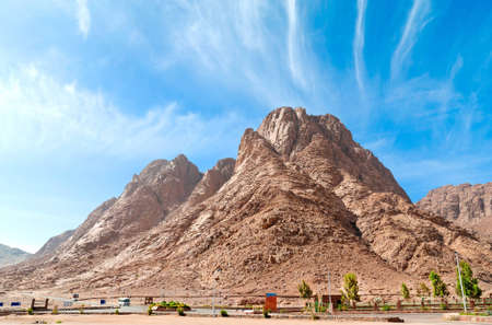 this photo shows a mountain in the desertの写真素材