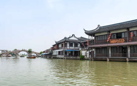 ZHOUZHUANG-AUGUST 19: Tourists make a trip by boat to the village on the water, on August 19,2012, Zhouzhuang, Chinaのeditorial素材