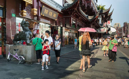 Chinese tourists walk around the city Shanghaiのeditorial素材