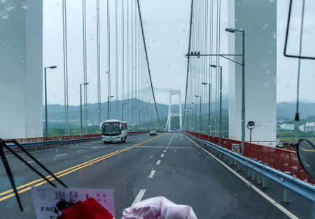 SANDOUPING-AUGUST 21: Tourists riding on the bus on the bridge over the Yangtze River, on August 21,2012, Sandouping, Chinaのeditorial素材