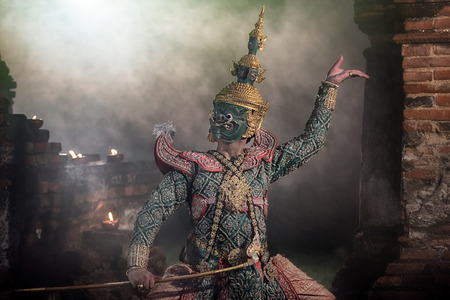 STRICTLY KHON DANCING: PERFORMERS of one of Thailand's most highly regarded dances are keeping the tradition alive, despite the recent decline in popularity of the art formのeditorial素材
