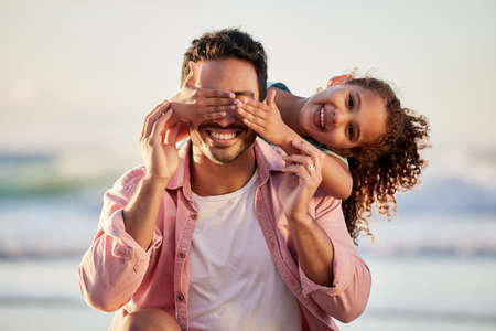 I know those little hands. a man spending the day at the beach with his adorable daughter.の写真素材