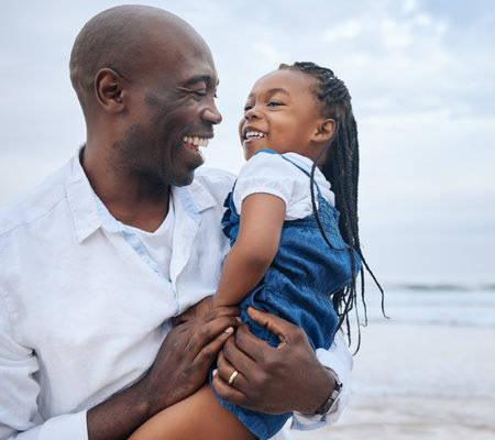 Life diminishes, she replenishes. a father and daughter bonding at the beach.の写真素材