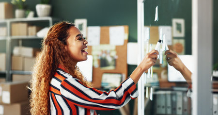Sticky note, entrepreneur or happy woman with glass wall for ecommerce, sales strategy or shipping planning. Problem solving, supply chain or business owner at board, logistics ideas or startup goalsの写真素材