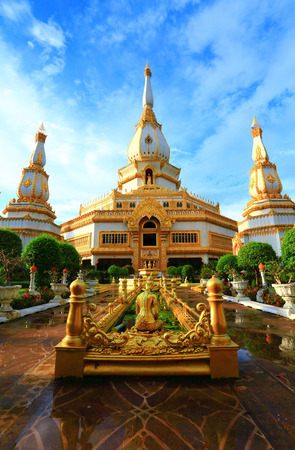 Phra Maha Chedi Chai Mongkol located on the premises of Wat Pha Namthip Thep Prasit Vararam, Roi Et, Thailand の写真素材