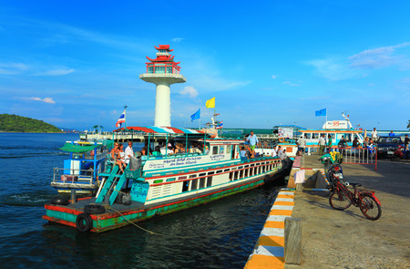 Marina to send tourists at Koh Sichang Thailandのeditorial素材