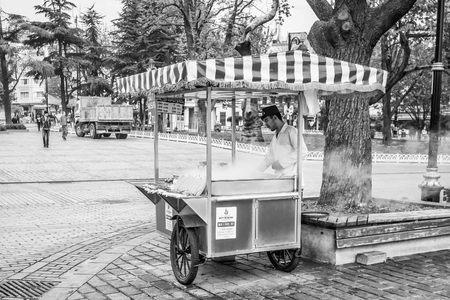 ISTANBUL, TURKEY - November,2015 Corn seller in Sultanahmet Squareのeditorial素材