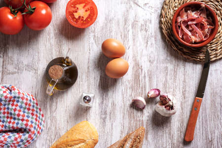 Tomato, bread, garlic, oil, salt, ham and egg, ingredients to prepare a salmorejo.