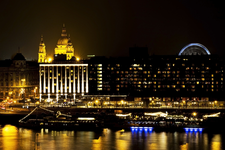 Night view of Budapest and Danube Riverのeditorial素材