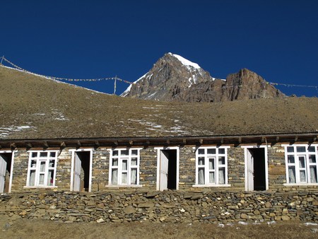 Yakwakang and lodges, scene in the Annapurna Conservation Area, Nepalのeditorial素材